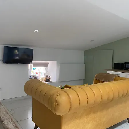 Au Petit Charmeur! *