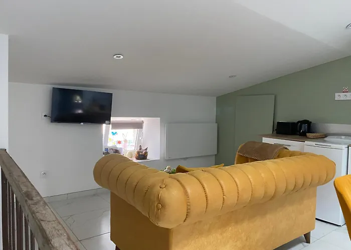 Au Petit Charmeur! *